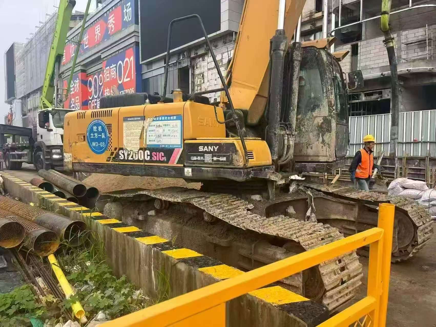 Buy Sany SY200C Used Excavator / 3
