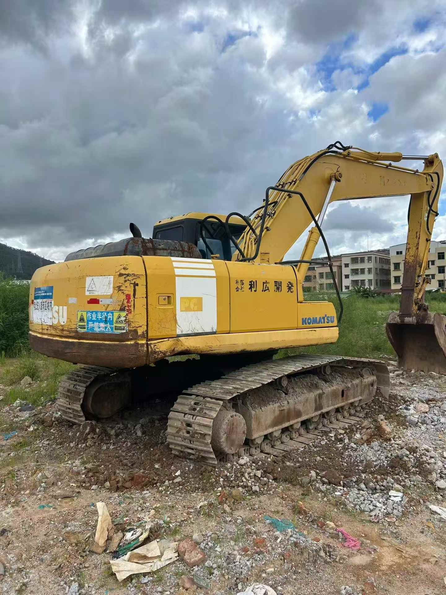 Buy Komatsu PC200-7 Used Excavator / 2