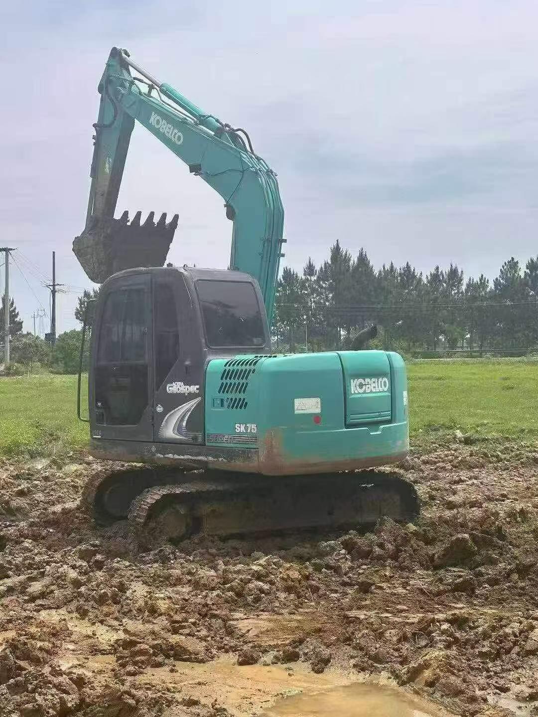 Buy Kobelco SK75 Used Excavator / 6
