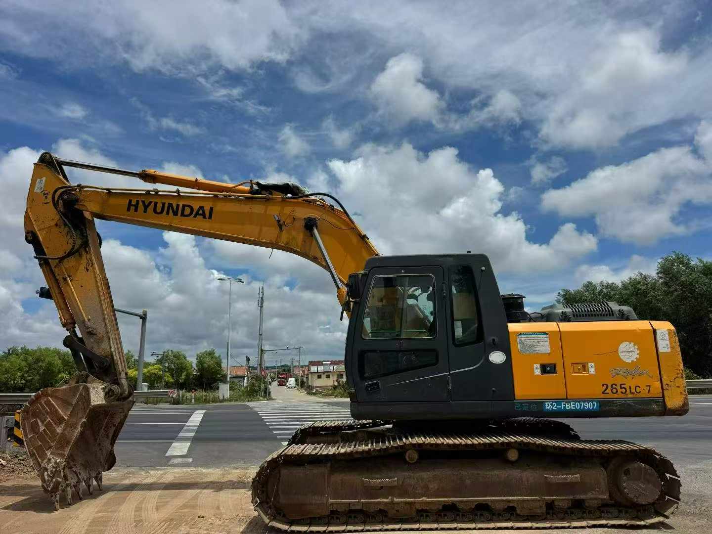 Buy Hyundai R225-7 Used Excavator / 2