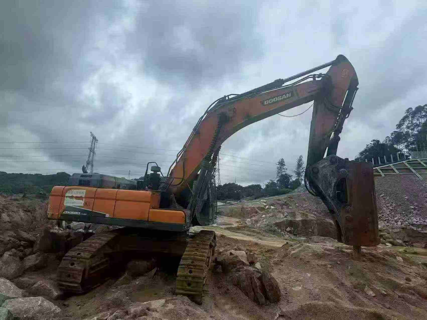 Buy Doosan DX520LC Used Excavator / 3