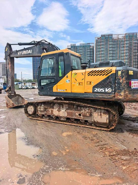 Buy Hyundai R205VS Used Excavator / 1