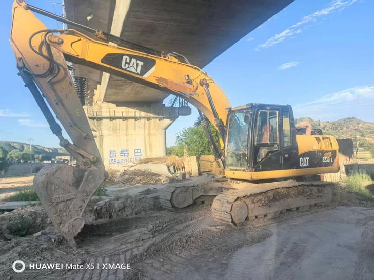 Buy Caterpillar 323 Used Excavator / 1