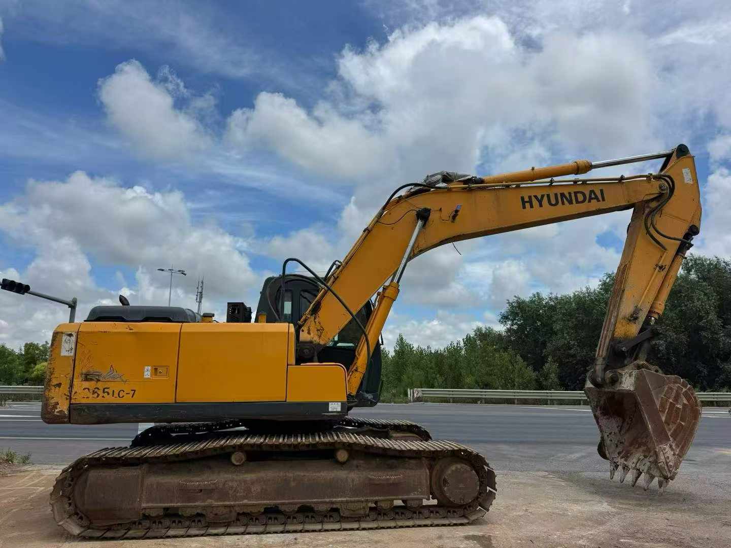 Buy Hyundai R225-7 Used Excavator / 4