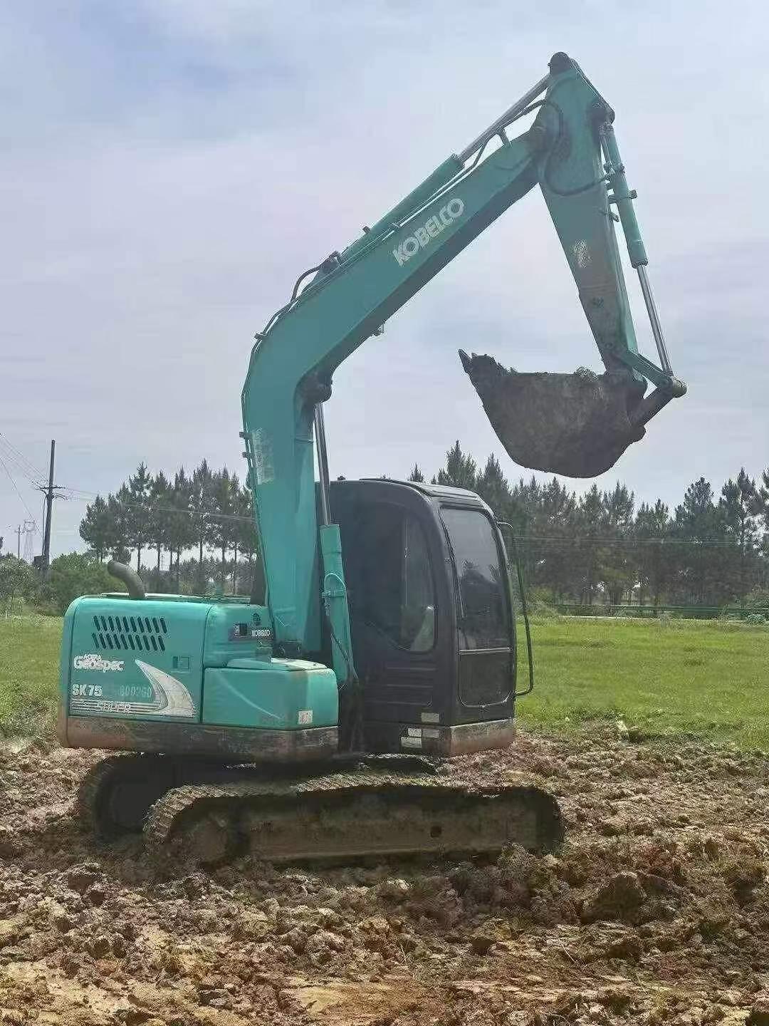 Buy Kobelco SK75 Used Excavator / 2