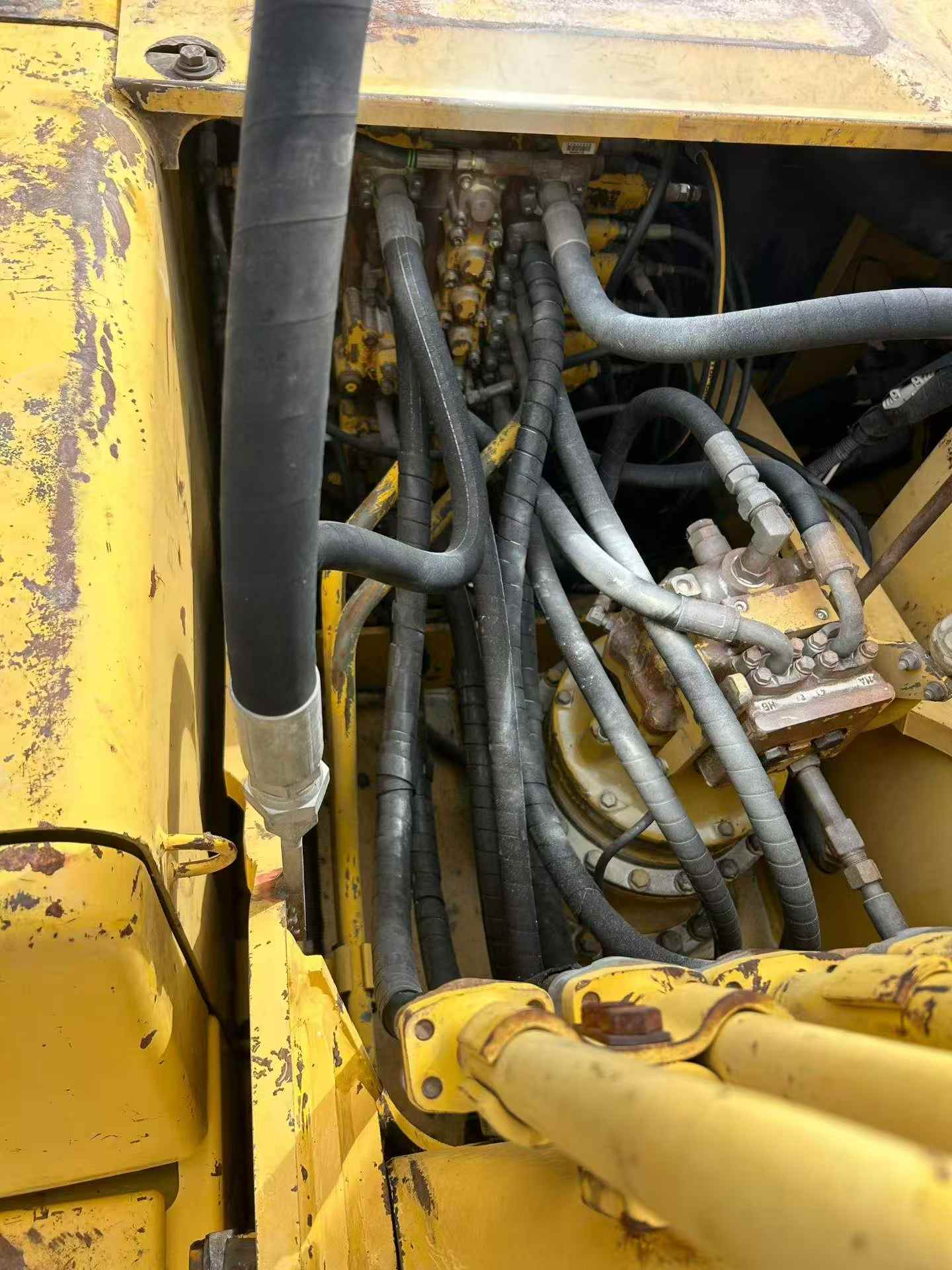 Buy Komatsu PC200-7 Used Excavator / 6