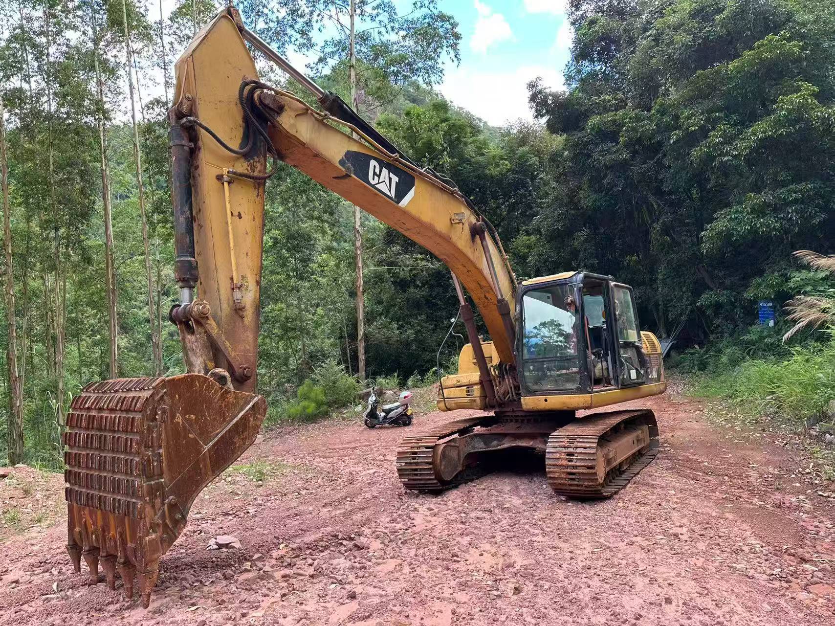 Buy Caterpillar 320D Used Excavator / 2