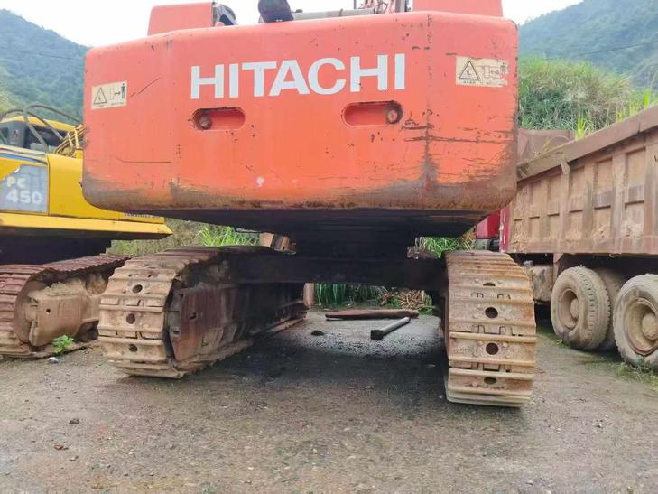 Buy Hitachi ZX520LC Used Excavator / 1