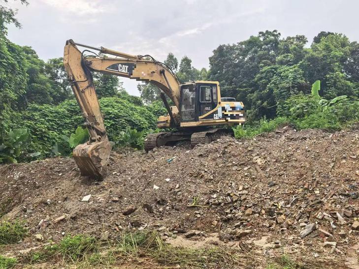 Buy Caterpillar 320B Used Excavator / 1