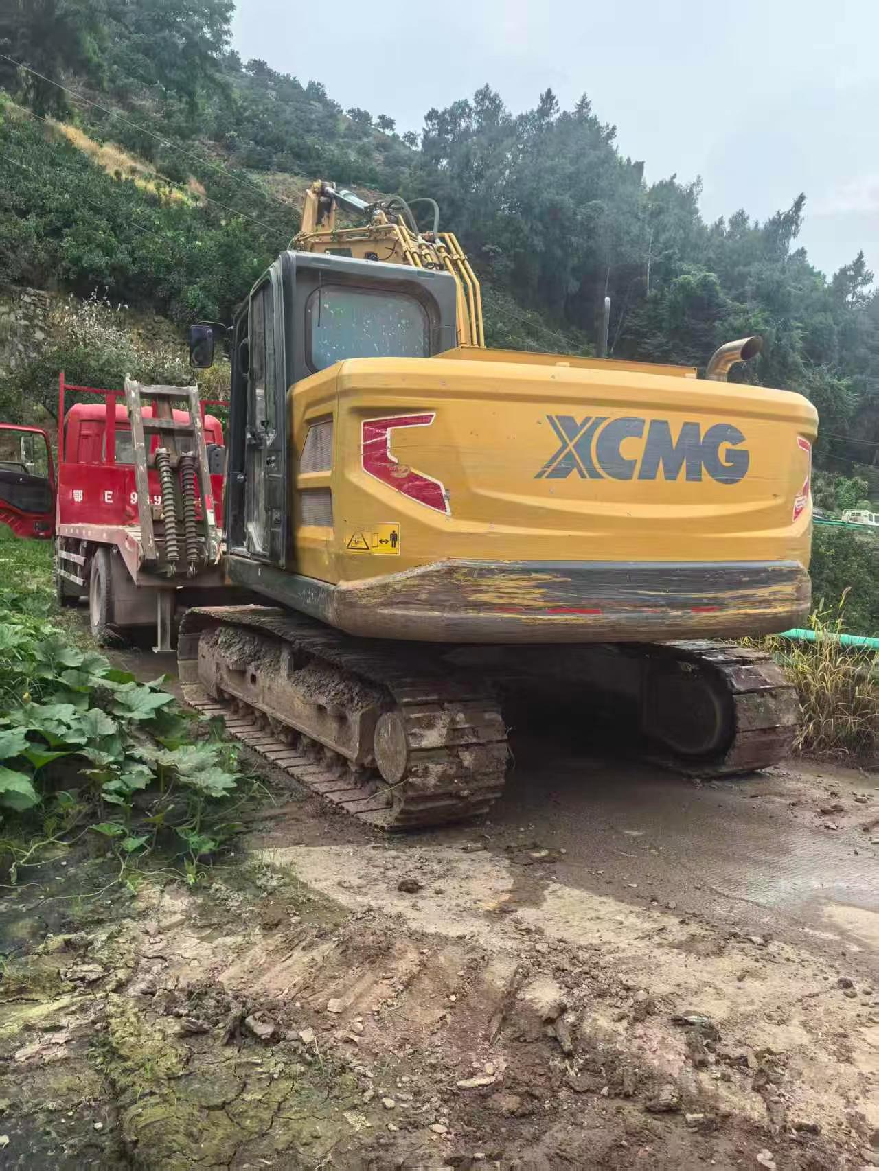 Buy XCMG XE135B Used Excavator / 2