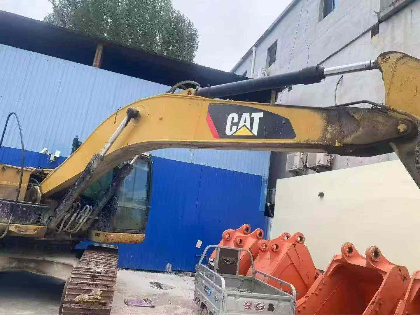 Buy Caterpillar 320D Used Excavator / 2
