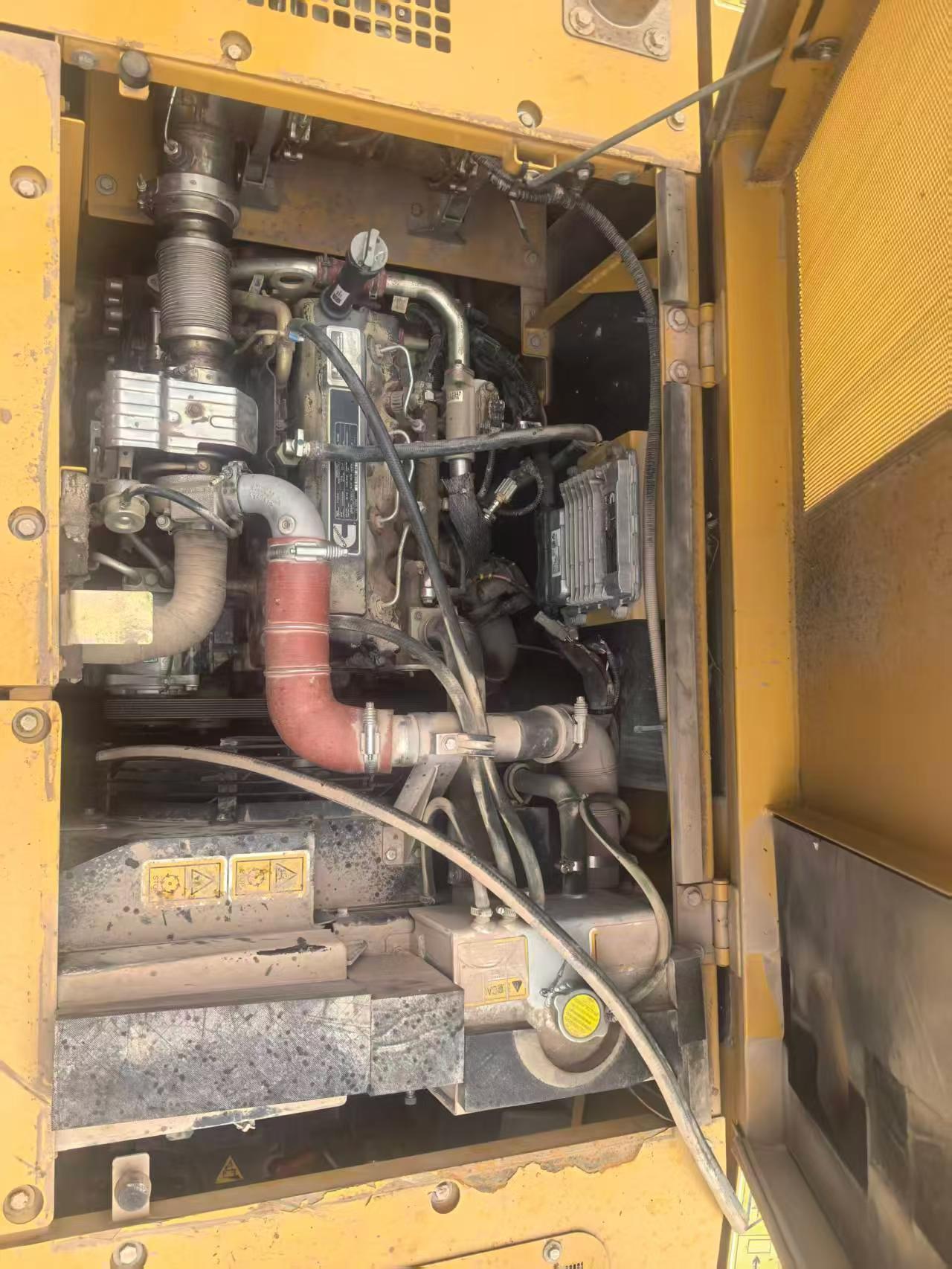 Buy XCMG XE135B Used Excavator / 4