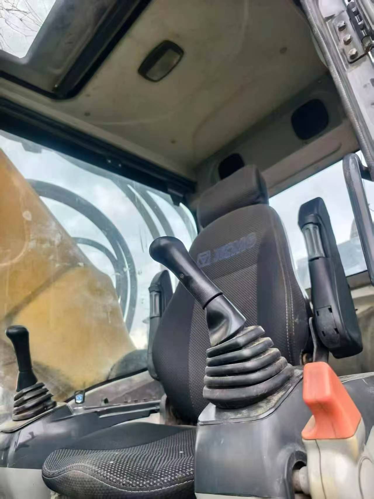 Buy XCMG XE470 Used Excavator / 9