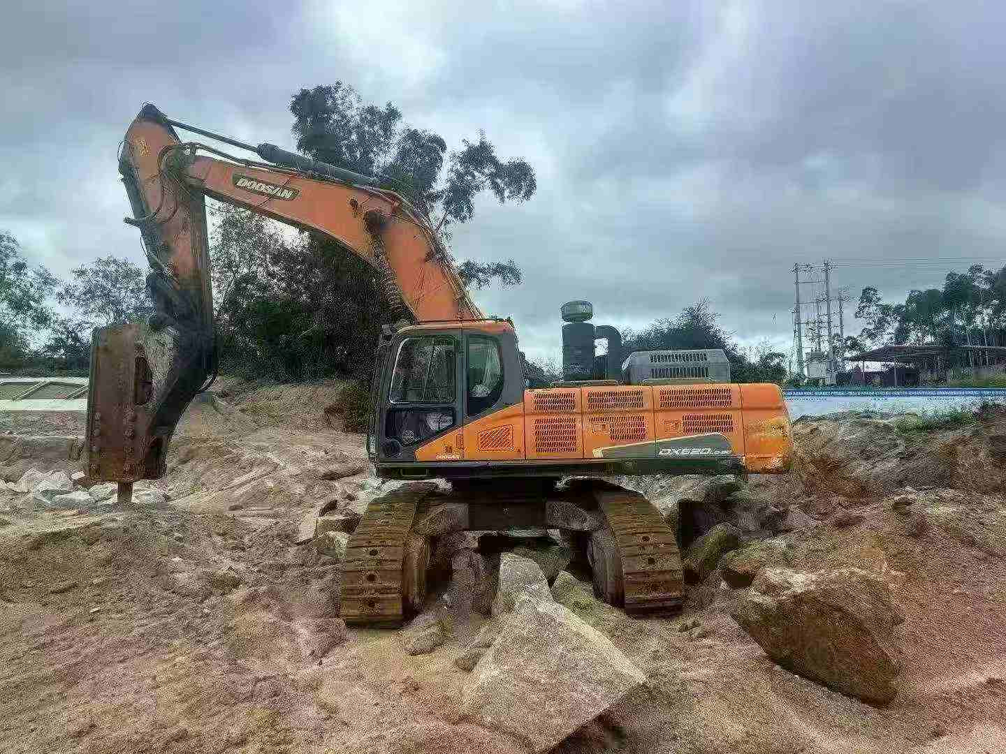 Buy Doosan DX520LC Used Excavator / 2