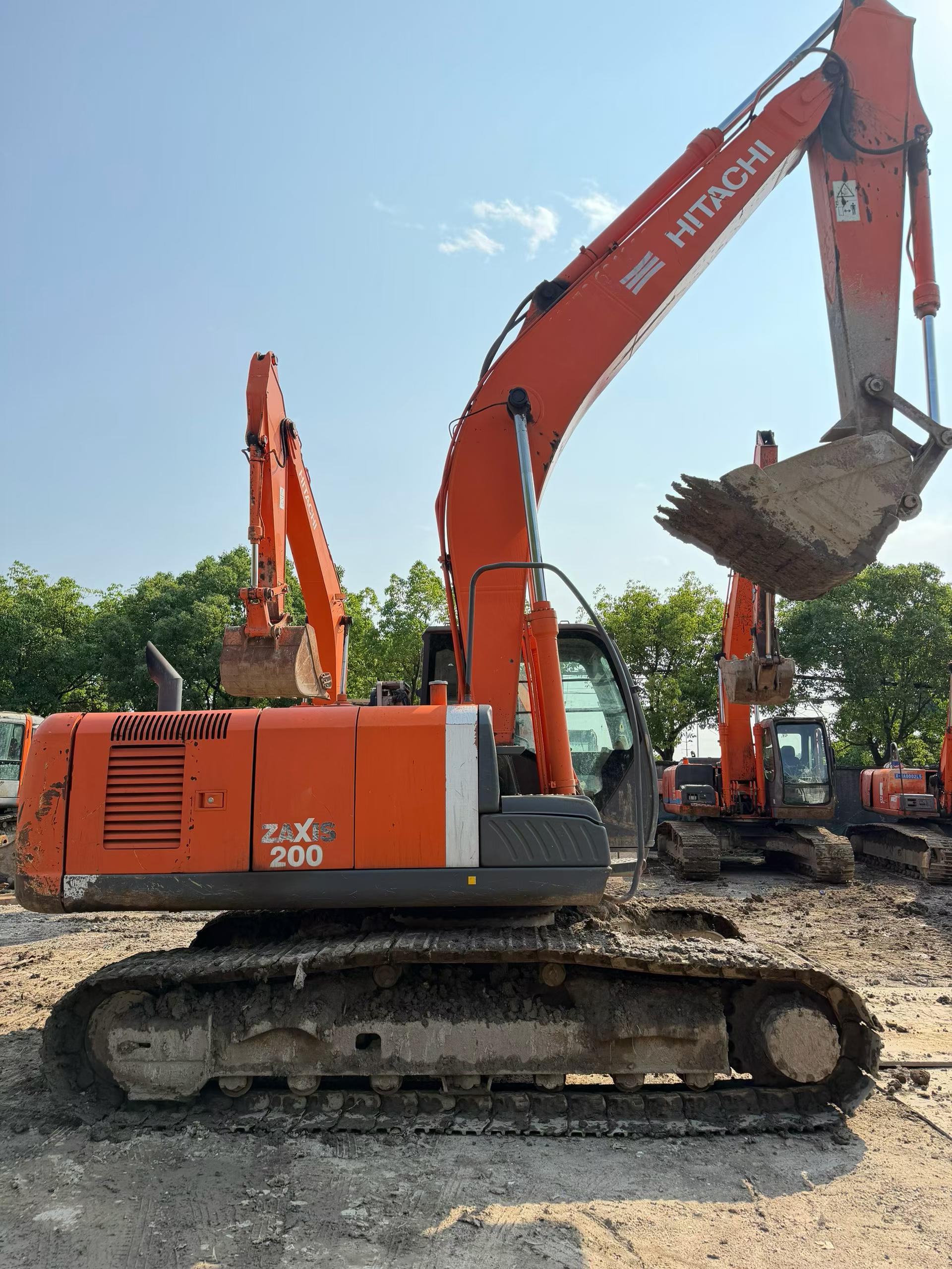 Buy Hitachi EX200-3 Used Excavator / 2