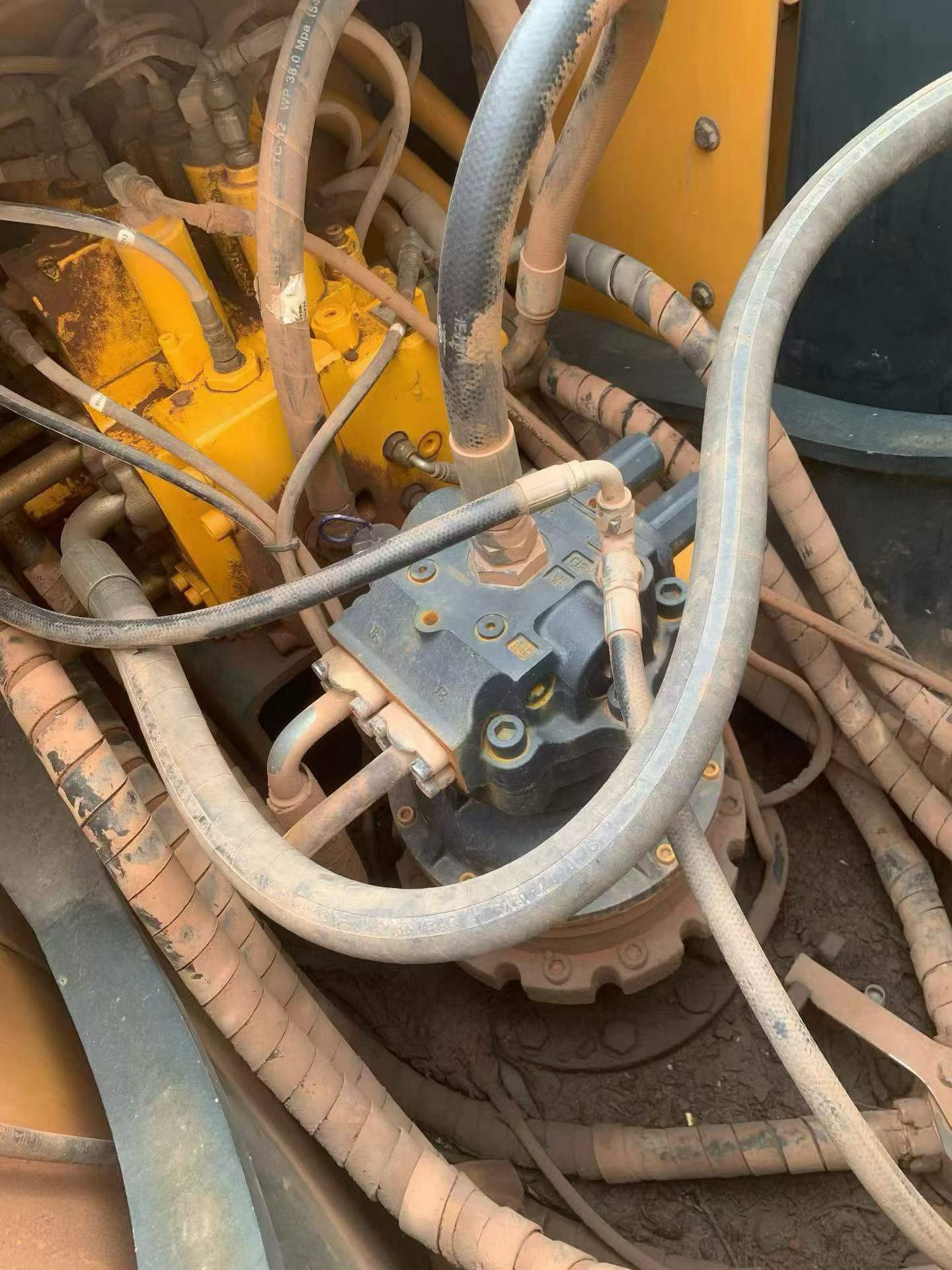 Buy Hyundai R215VS Used Excavator / 4
