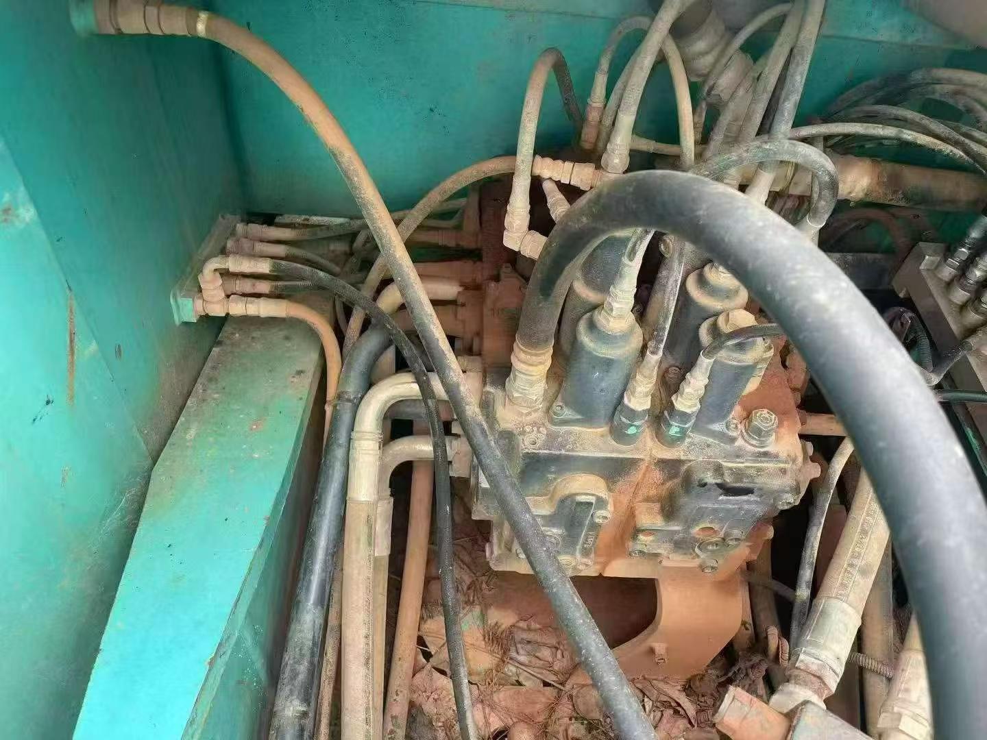 Buy Kobelco SK200-2 Used Excavator / 6