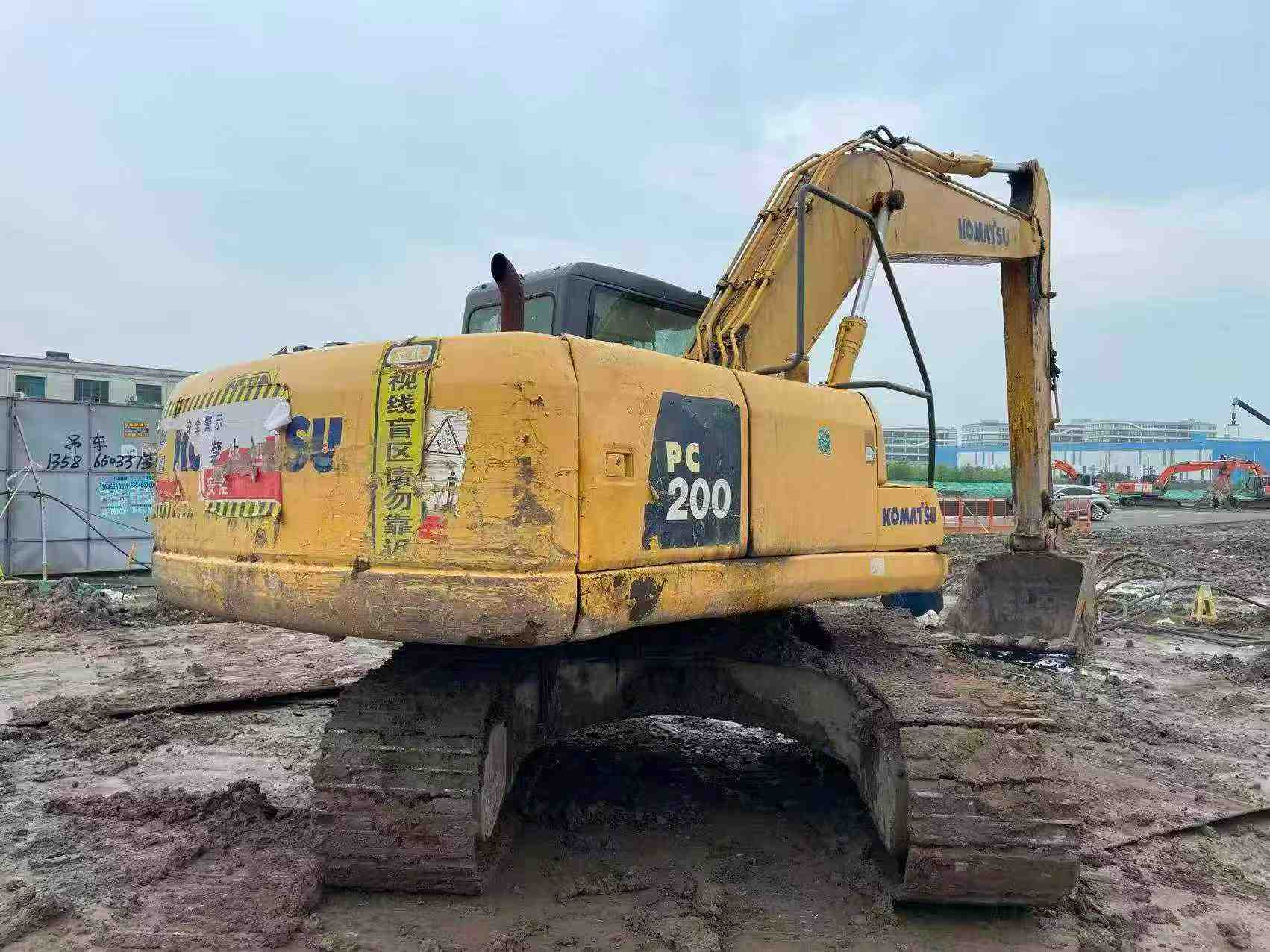 Buy Komatsu PC200-7 Used Excavator / 2