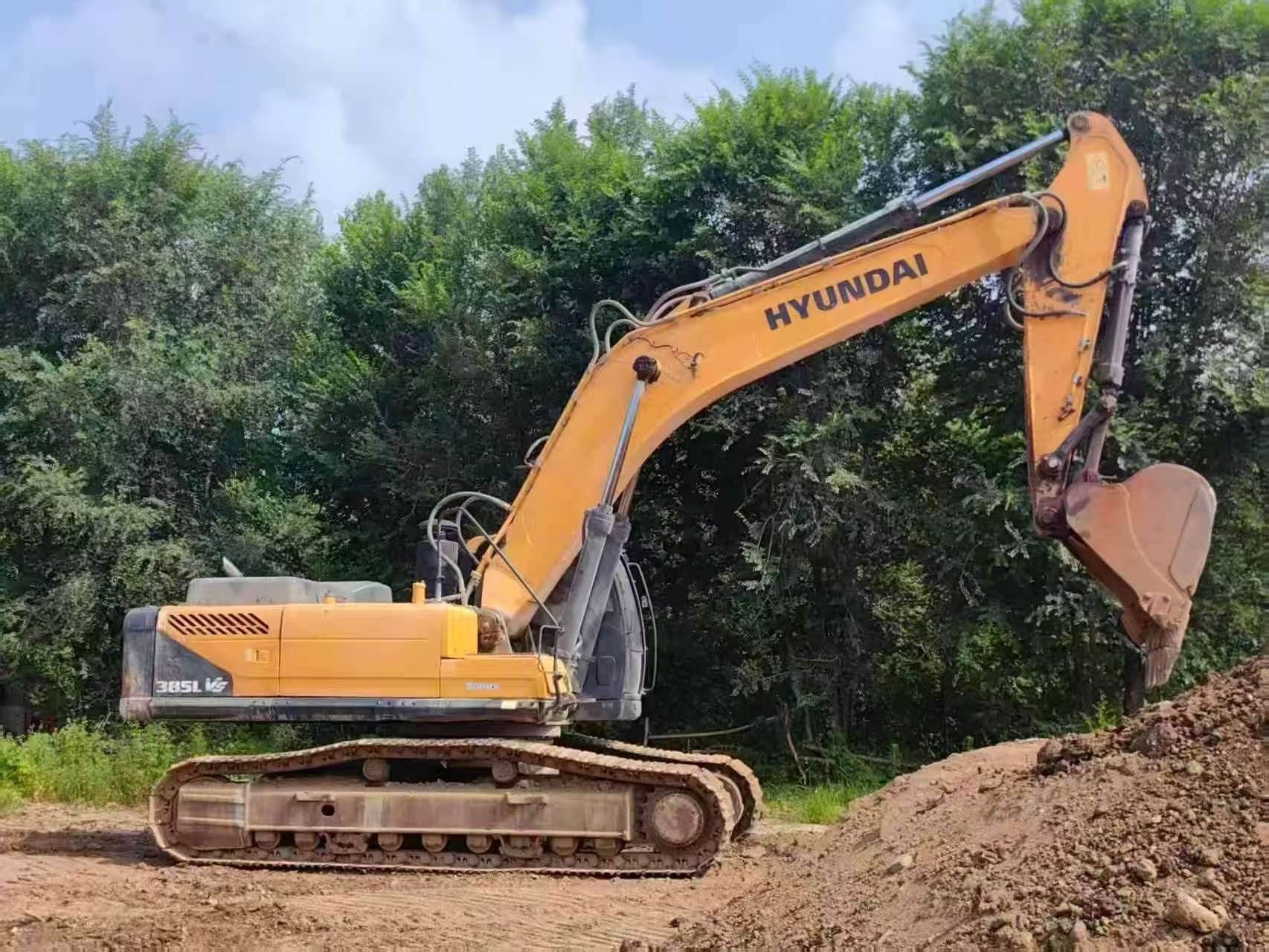 Buy Hyundai R385LVS Used Excavator / 2 Buy Hyundai R385LVS Used Excavator / 2