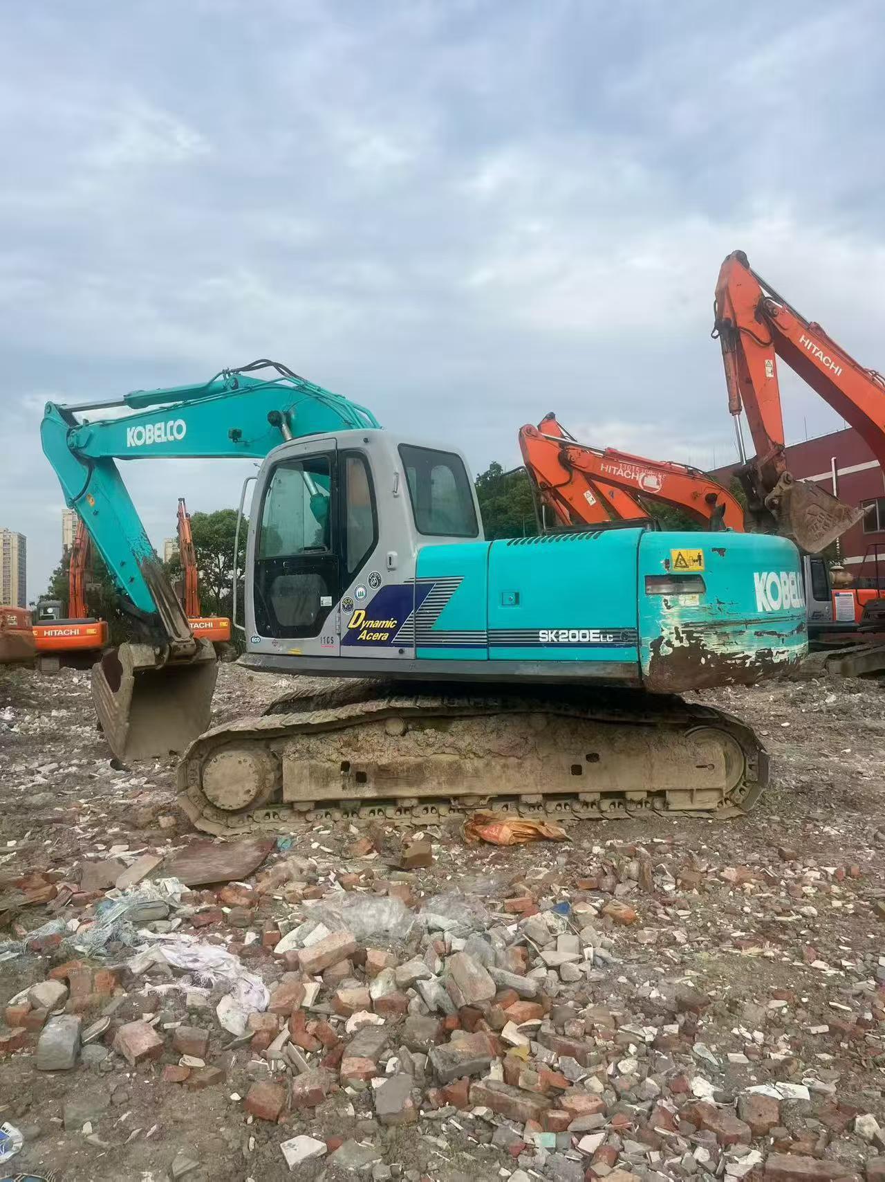 Buy Kobelco SK200 Used Excavator / 1