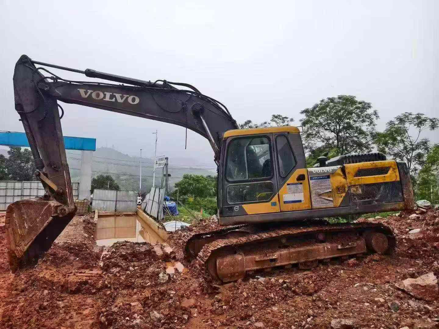 Buy Volvo EC200 Used Excavator / 1