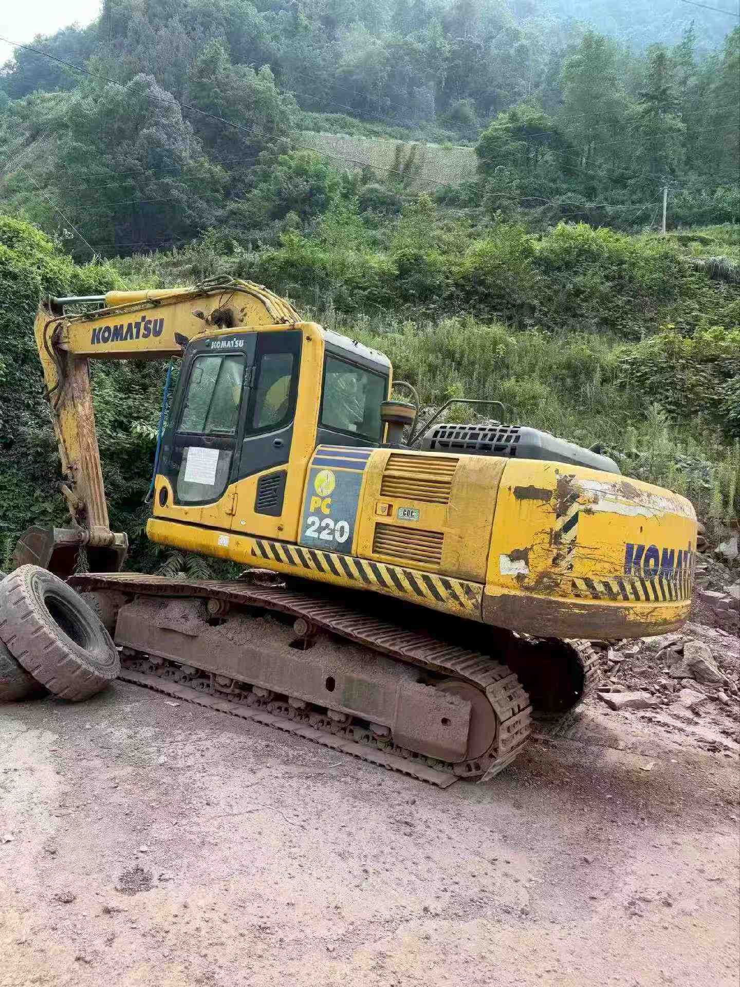Buy Komatsu PC220-8 Used Excavator / 2 Buy Komatsu PC220-8 Used Excavator / 2