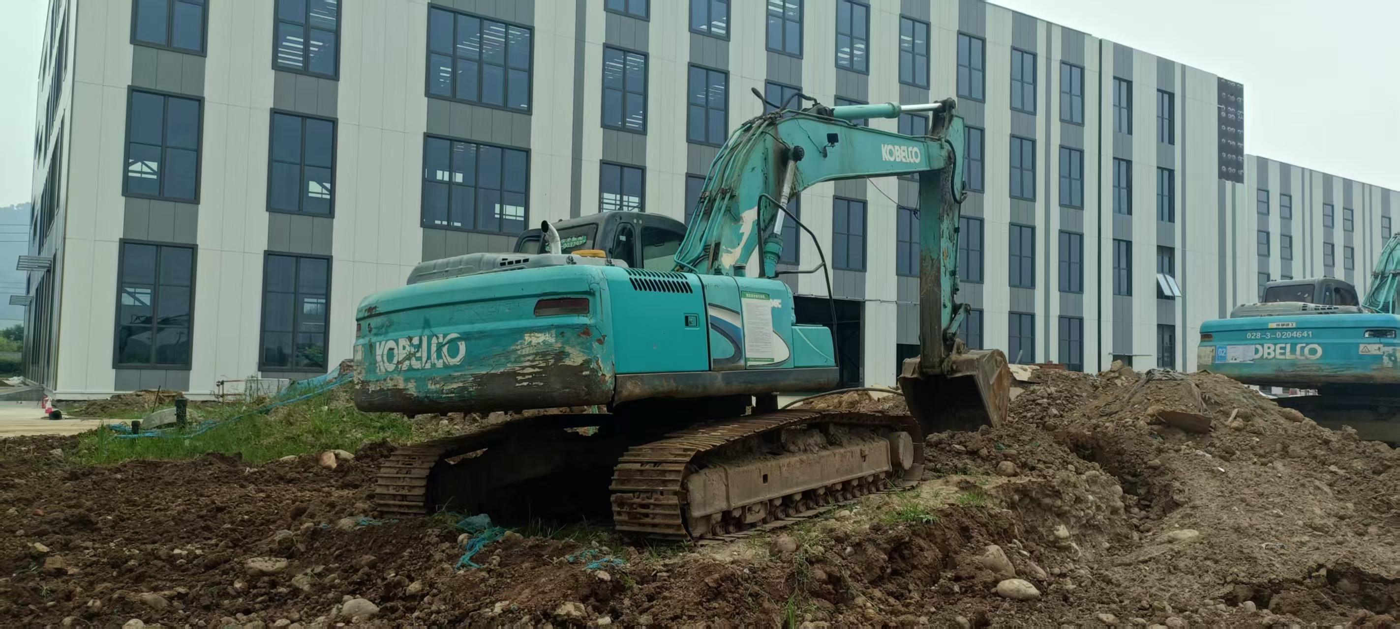 Buy Kobelco SK260 Used Excavator / 1
