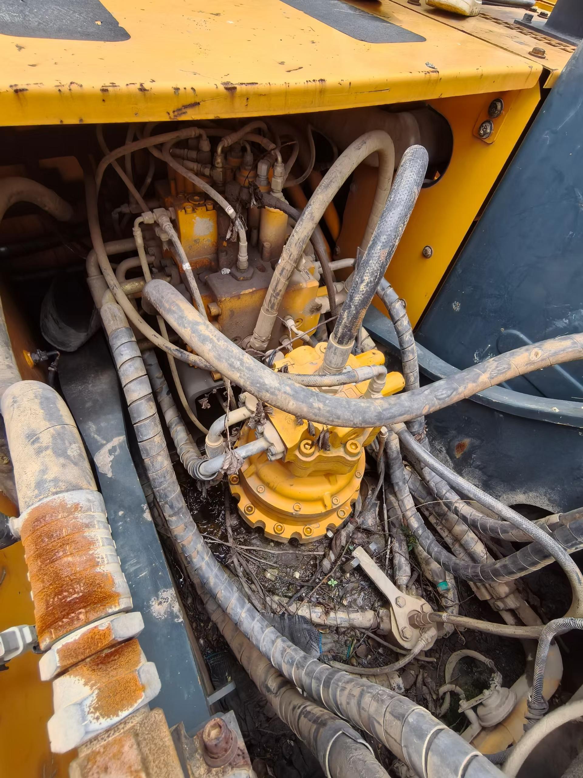 Buy Hyundai R215VS Used Excavator / 3 Buy Hyundai R215VS Used Excavator / 3