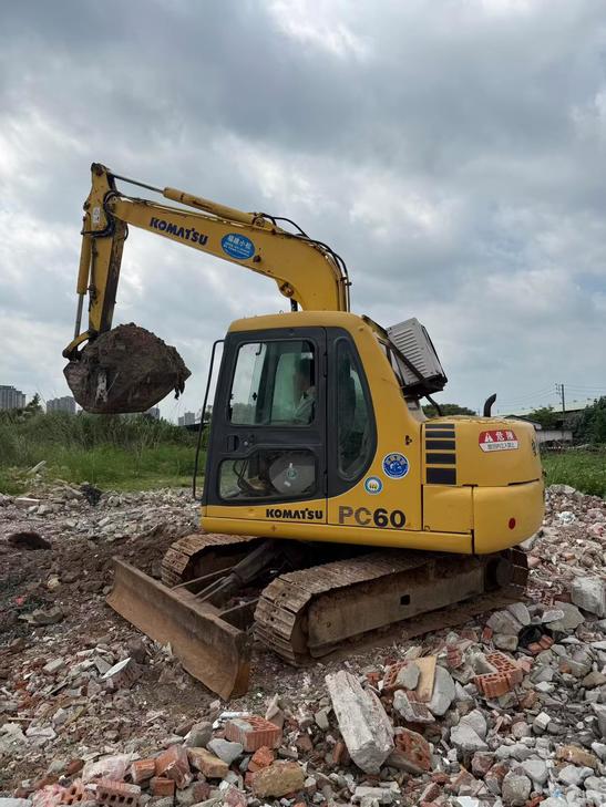 Buy Komatsu PC60 Used Excavator / 1