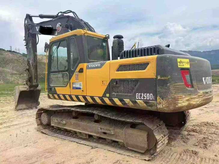 Buy Volvo EC200 Used Excavator / 1