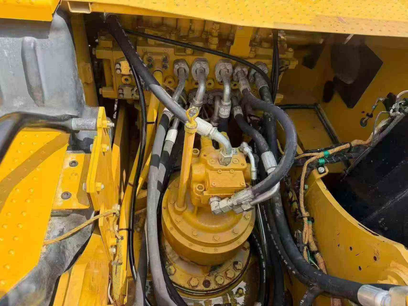Buy Caterpillar 323 Used Excavator / 6 Buy Caterpillar 323 Used Excavator / 6