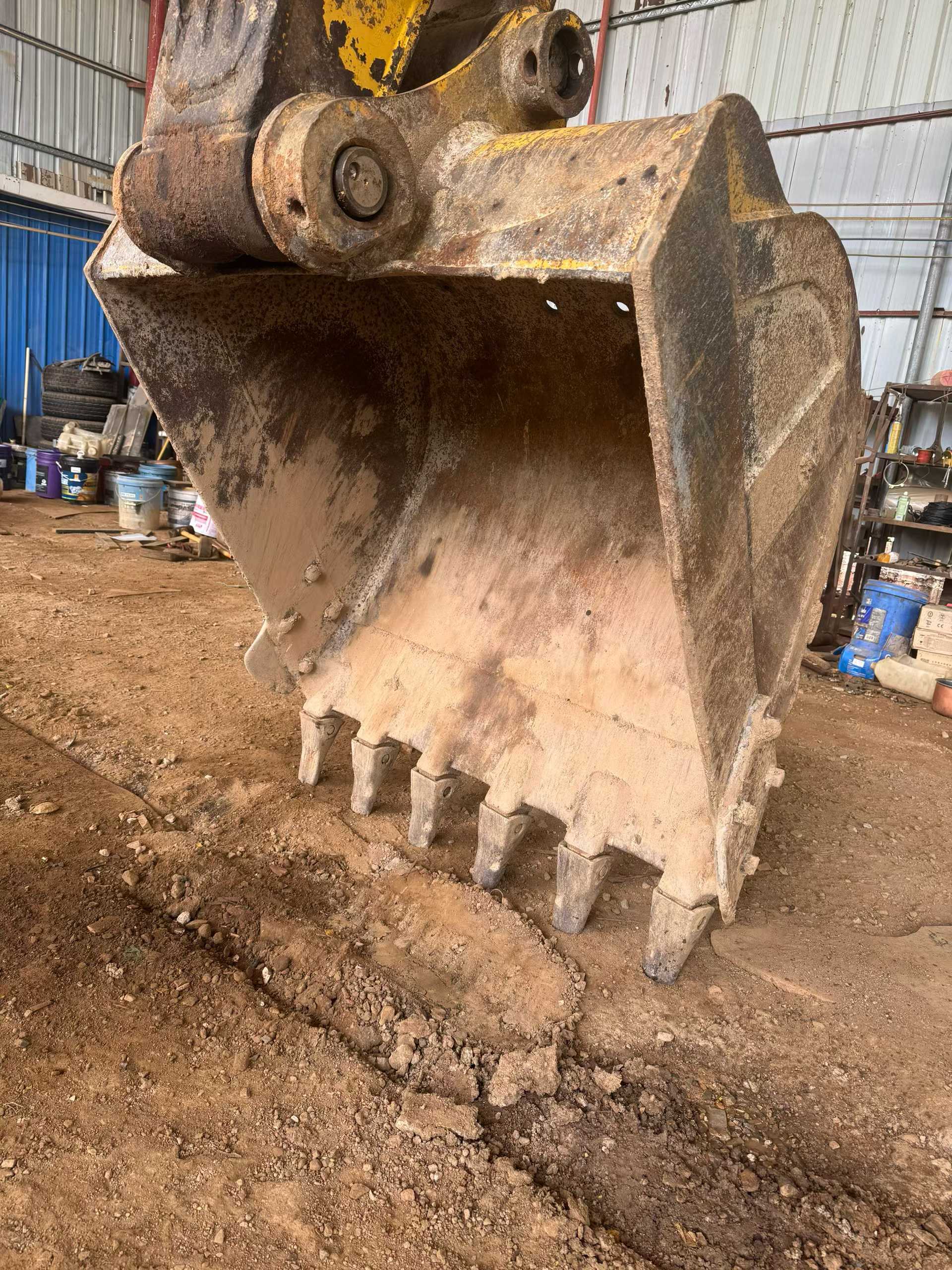 Buy Komatsu PC200-7 Used Excavator / 6