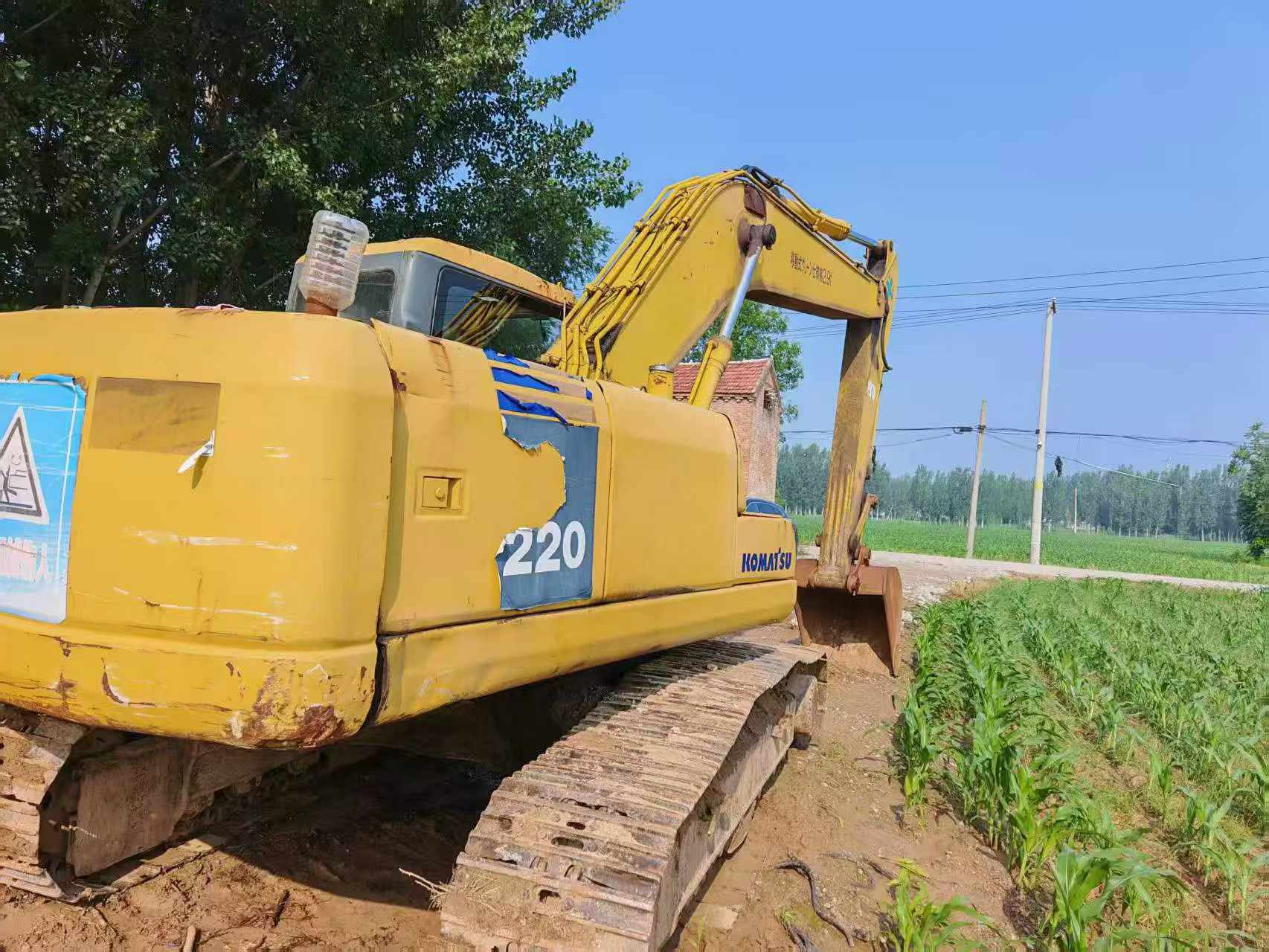 Buy Komatsu PC200-7 Used Excavator / 2 Buy Komatsu PC200-7 Used Excavator / 2