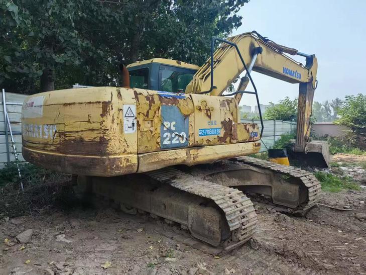 Buy Komatsu PC200-7 Used Excavator / 1
