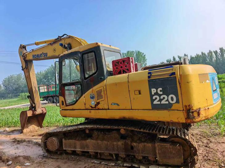 Buy Komatsu PC200-7 Used Excavator / 1