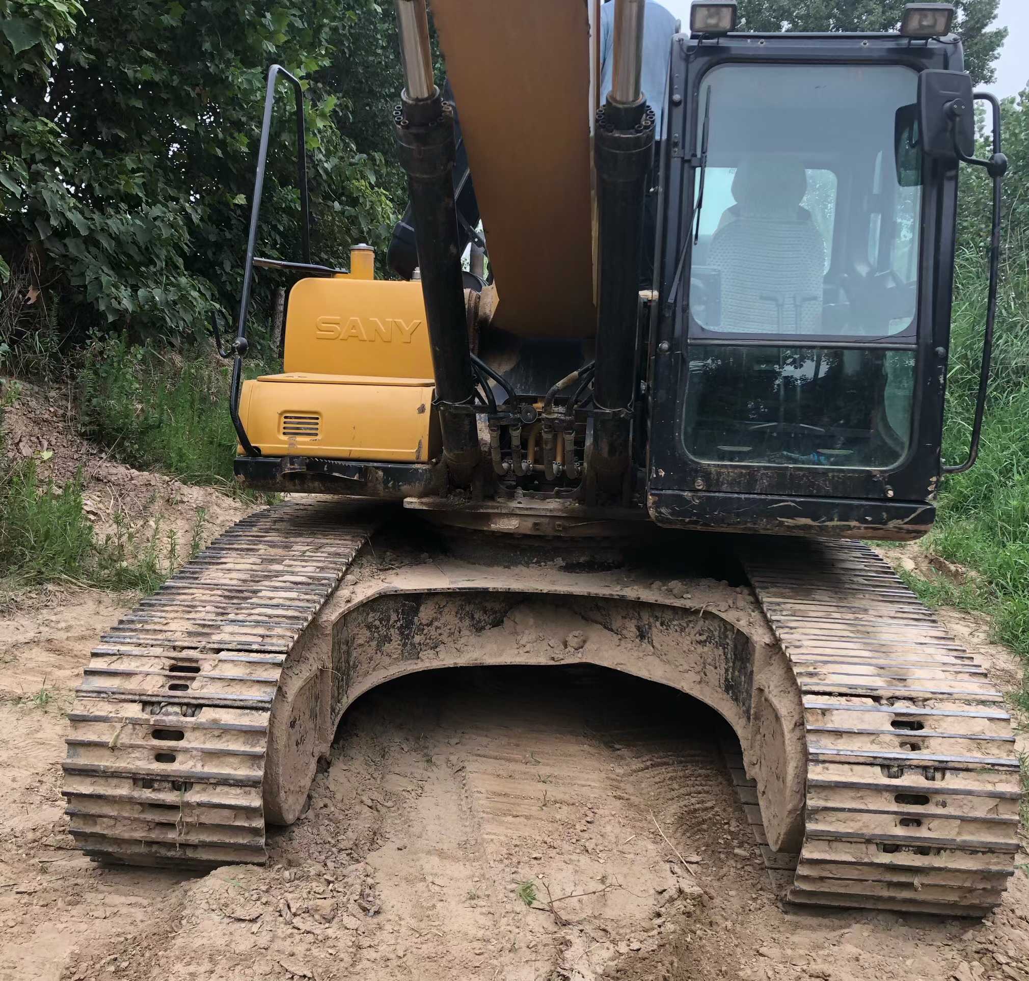 Buy Sany SY200C Used Excavator / 3