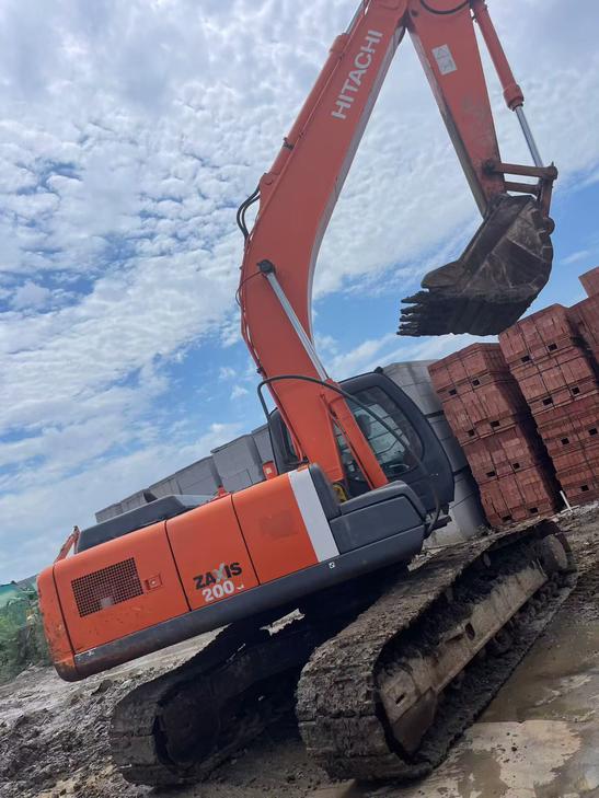 Buy Hitachi ZX200-3G Used Excavator / 1