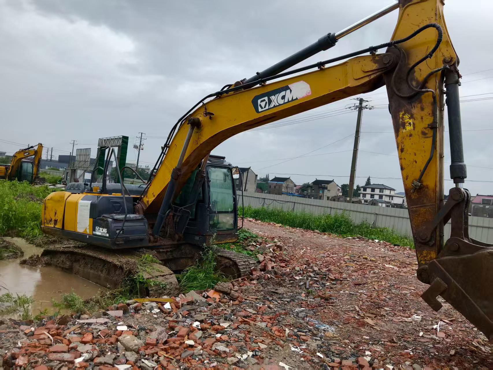Buy XCMG XE200 Used Excavator / 1
