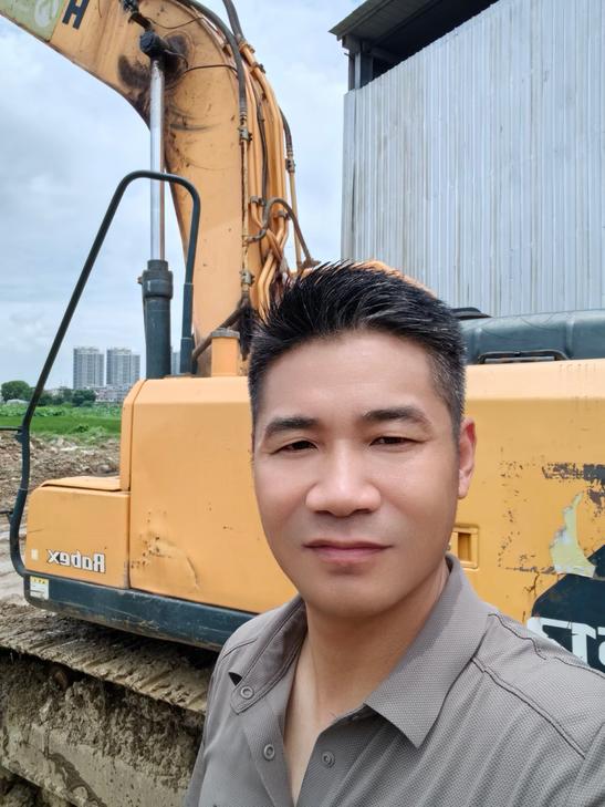 Buy Hyundai R215VS Used Excavator / 1