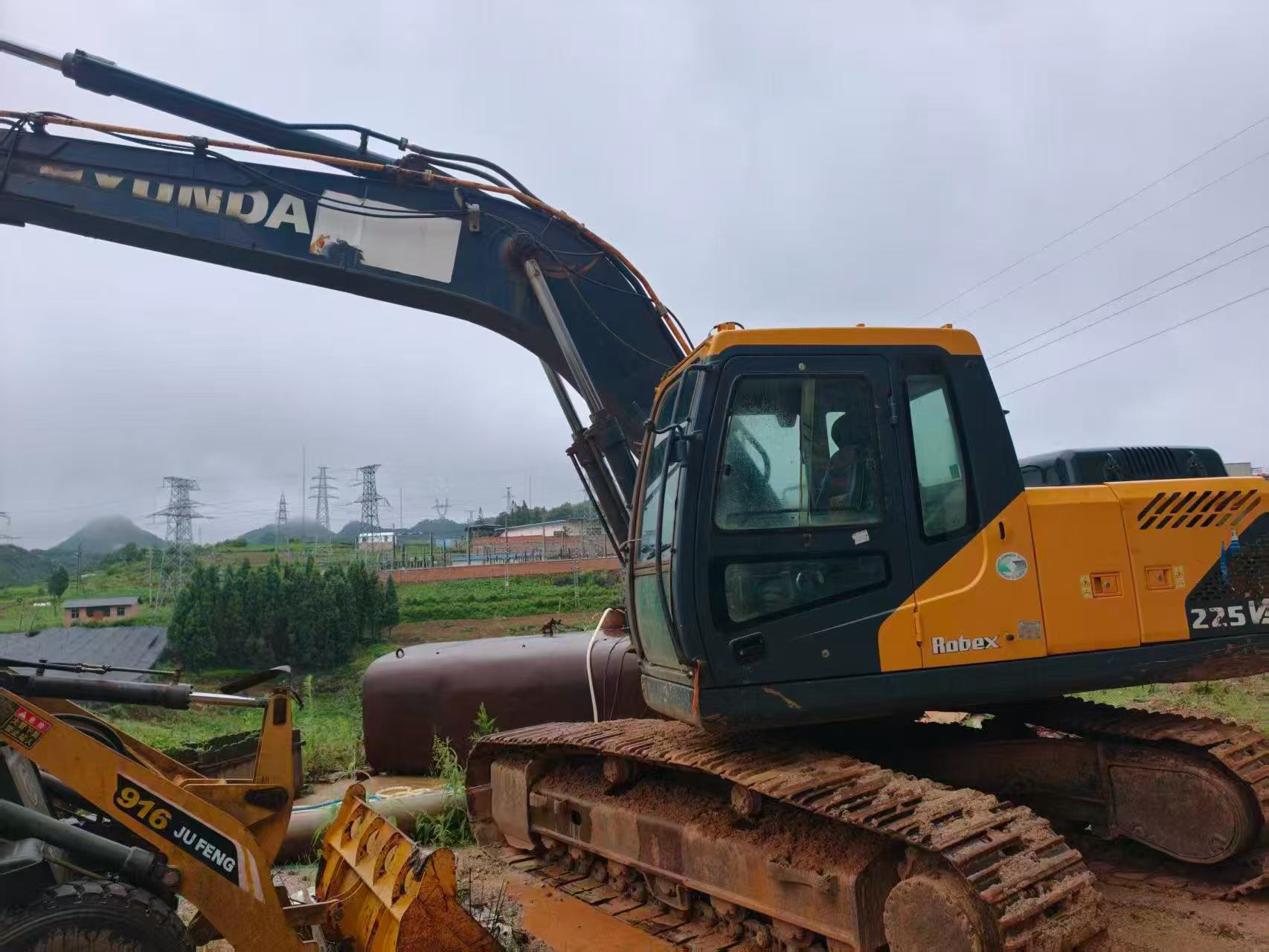 Buy Hyundai R215-7 Used Excavator / 1