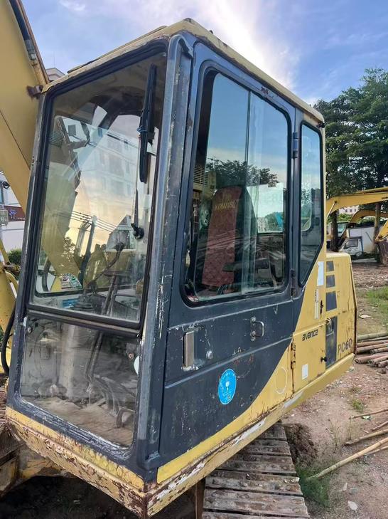 Buy Komatsu PC60-6 Used Excavator / 1