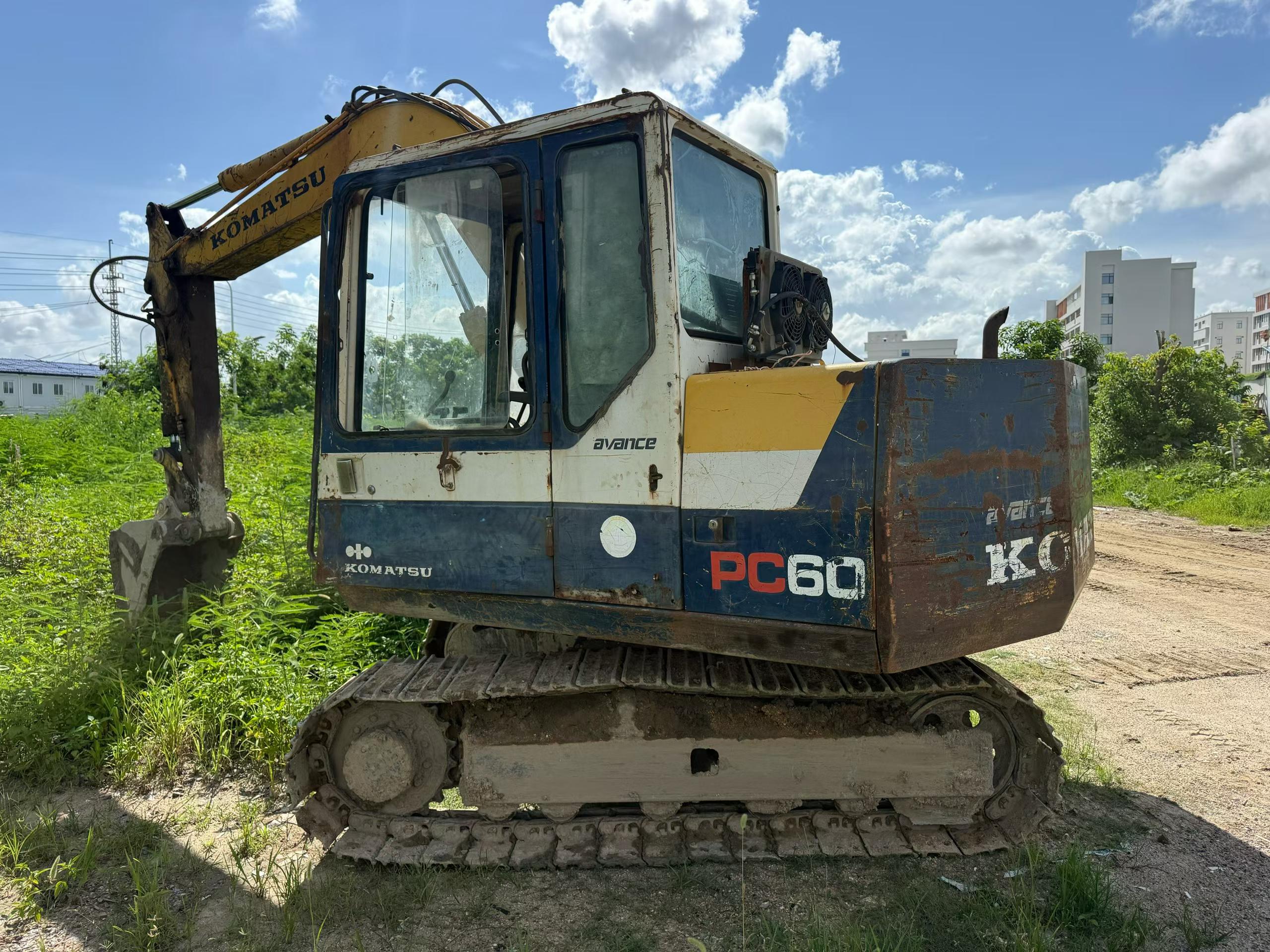 Buy Komatsu PC60-6 Used Excavator / 2