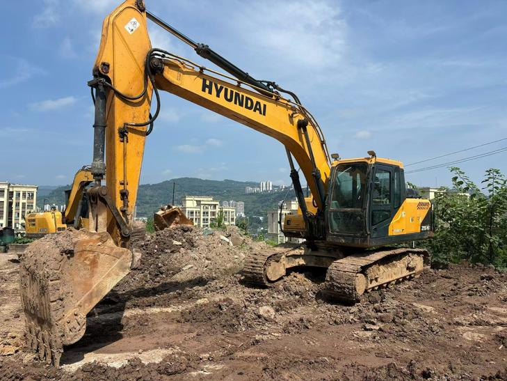 Buy Hyundai R215-7 Used Excavator / 1