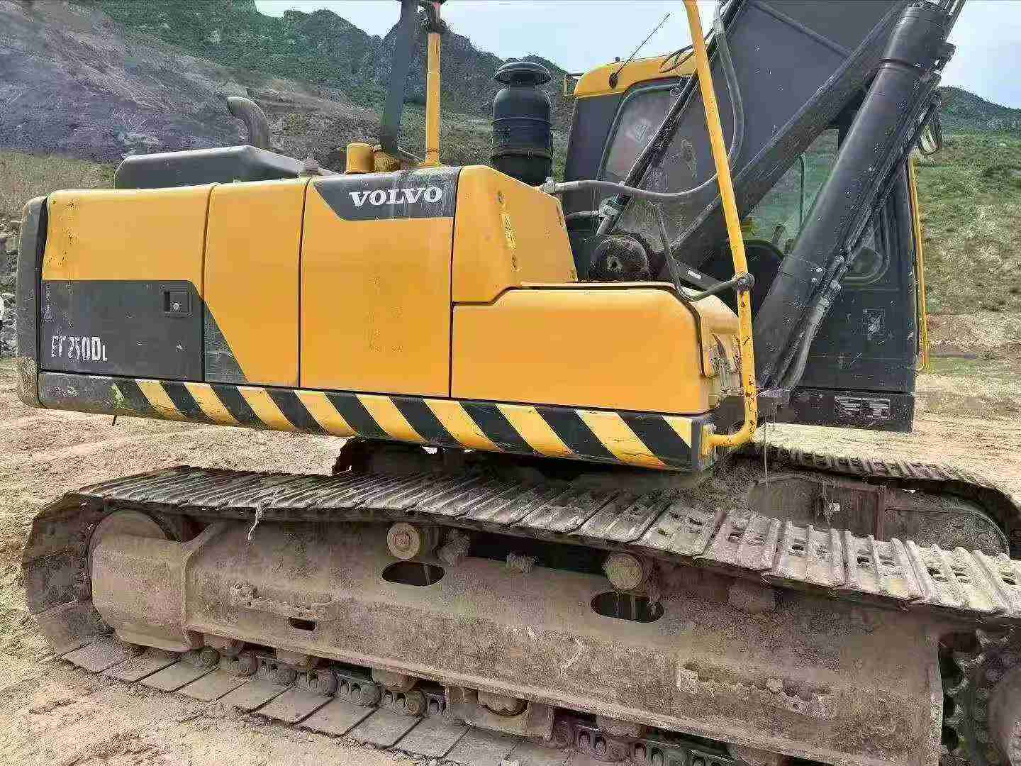 Buy Volvo EC200 Used Excavator / 2 Buy Volvo EC200 Used Excavator / 2