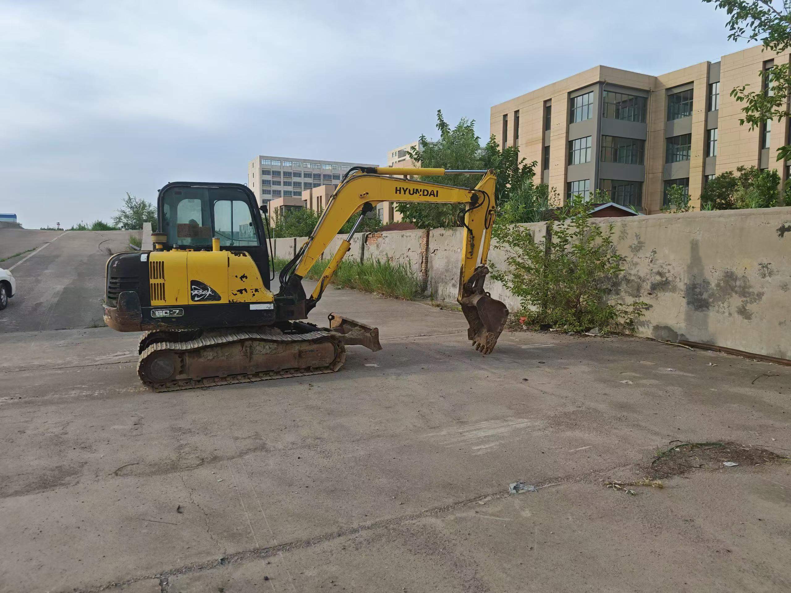 Buy Hyundai HX60 Used Excavator / 1