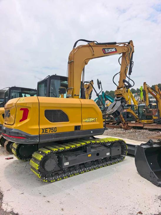 Buy XCMG XE75C Used Excavator / 1
