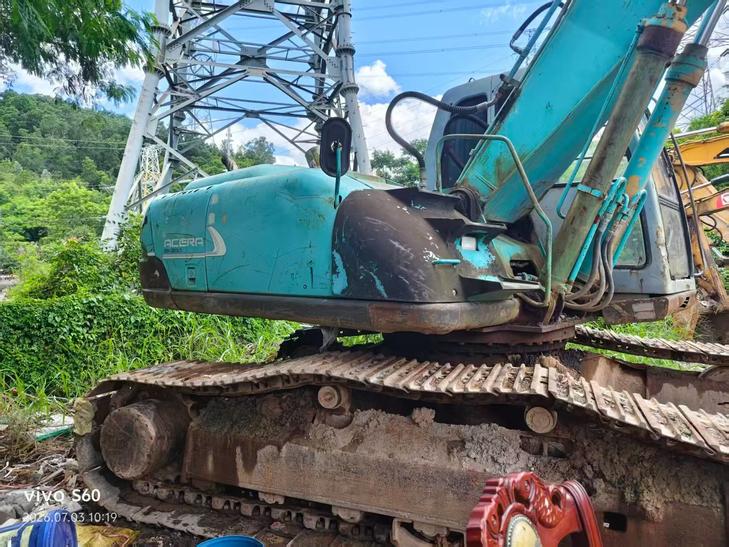 Buy Kobelco SK200-5.5 Used Excavator / 1
