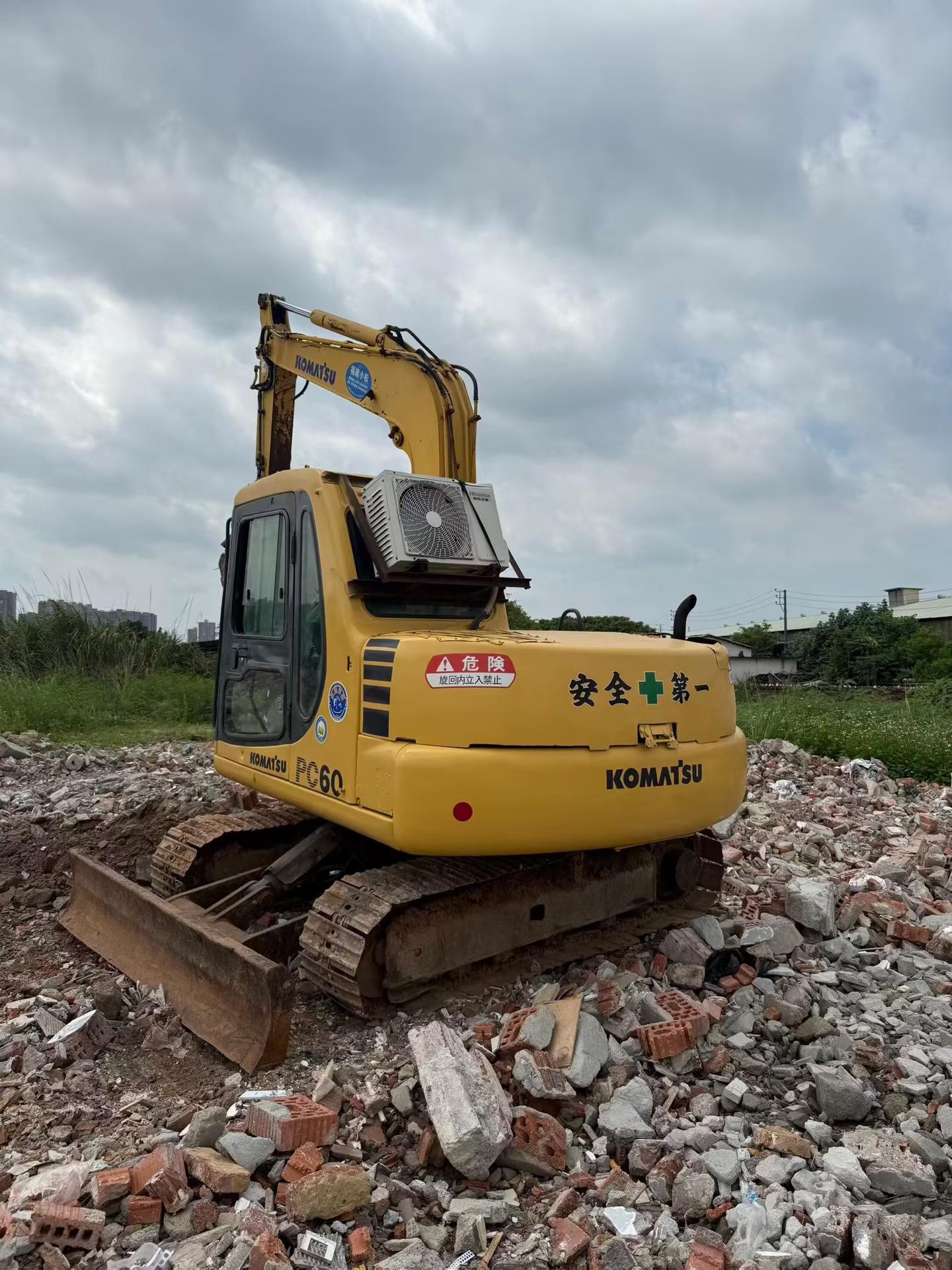 Buy Komatsu PC60 Used Excavator / 2 Buy Komatsu PC60 Used Excavator / 2