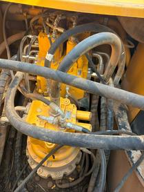Buy Hyundai R215-7 Used Excavator / 3 Buy Hyundai R215-7 Used Excavator / 3