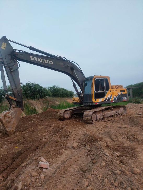 Buy Volvo EC210B Used Excavator / 1